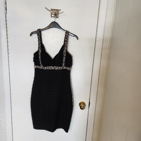 CHIC BLACK COCKTAIL DRESS WITH DIAMANTE UNDER BUST AND CRISS CROSS STRAPS - Picture 3 of 7